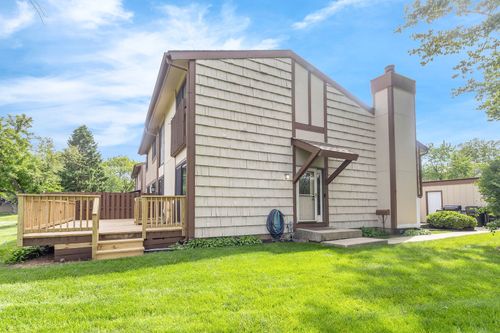 563 N Woodfield Trl, Roselle, IL, 60172-1073 | Card Image
