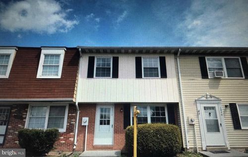 1050 Filbert St, STEPHENS CITY, VA, 22655-2614 | Card Image