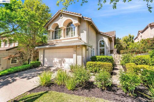 690 Glasgow Cir, Danville, CA, 94526-2907 | Card Image