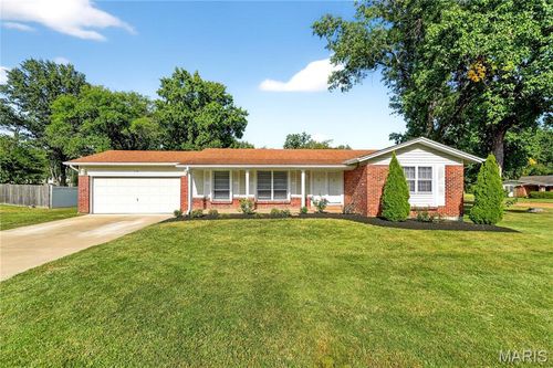 312 Stephanie Ln, Manchester, MO, 63011-3957 | Card Image