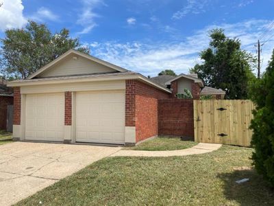 922 Littleport Lane, House other with 3 bedrooms, 2 bathrooms and null parking in Channelview TX | Image 2