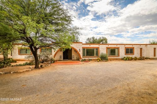 8620 N Pomona Ave, Tucson, AZ, 85704-2249 | Card Image