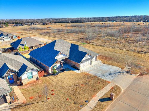 1204 N Wisteria Ter, Mustang, OK, 73064-1261 | Card Image