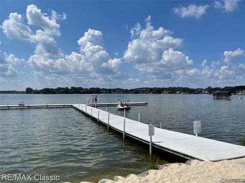 428 Boardwalk Dr, Walled Lake, MI, 48390-3544 | Card Image