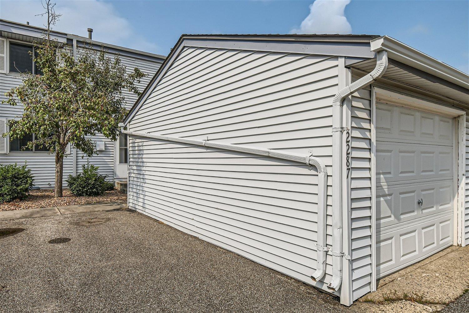 Pond Ave, Saint Paul, MN 55119