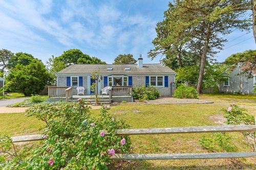 135 Loring Ave, West Dennis, MA, 02670-2916 | Card Image