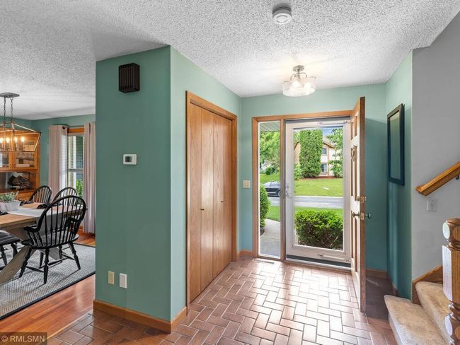 Welcoming foyer | Image 8