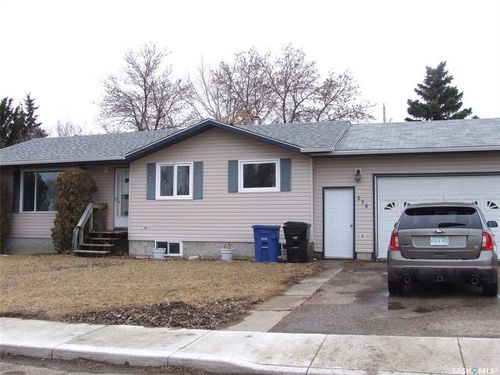 524 1st Street W, Leader, SK, S0N1H0 | Card Image