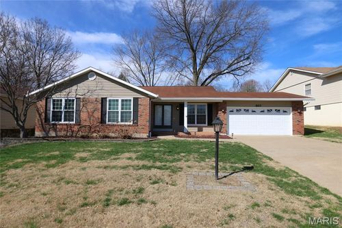 817 Greenridge Ln, Saint Peters, MO, 63376-6936 | Card Image