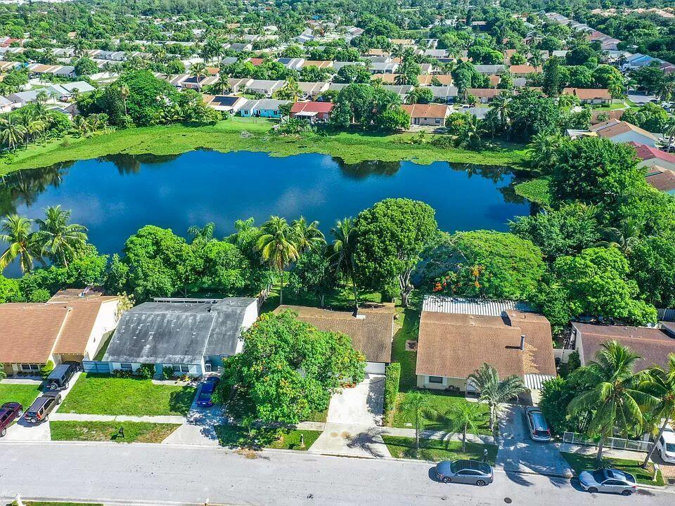 Ithaca Cir, Lake Worth, FL 33463