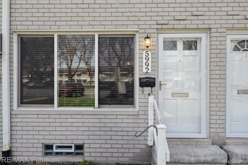 22-5992 Alan Dr, Brighton, MI, 48116-8501 | Card Image