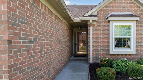2096 Maplehurst Dr, Commerce Township, MI, 48390-3237 | Card Image