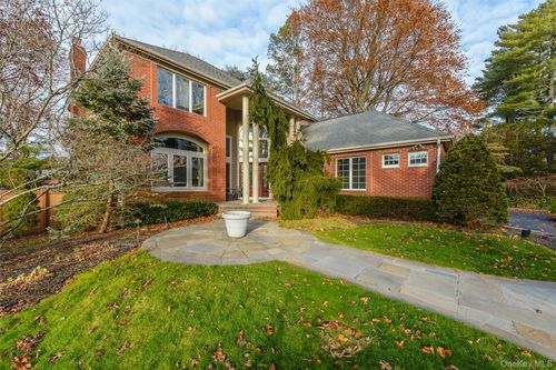 65 Oriole Way, Westbury, NY, 11590-1126 | Card Image