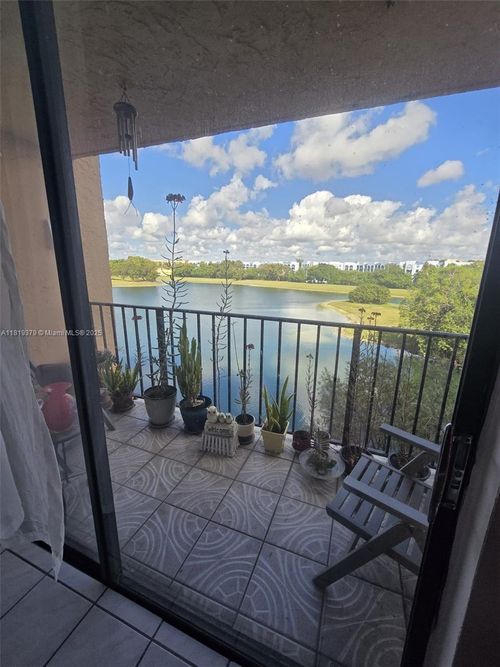 apt-409-9688 Fontainebleau Blvd, Miami, FL, 33172-4134 | Card Image