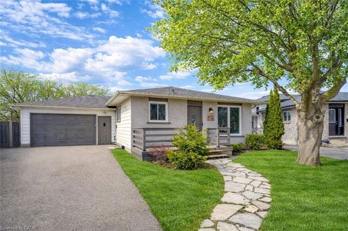 72 St Jerome Cres, Kitchener, ON, N2C2L2 | Card Image