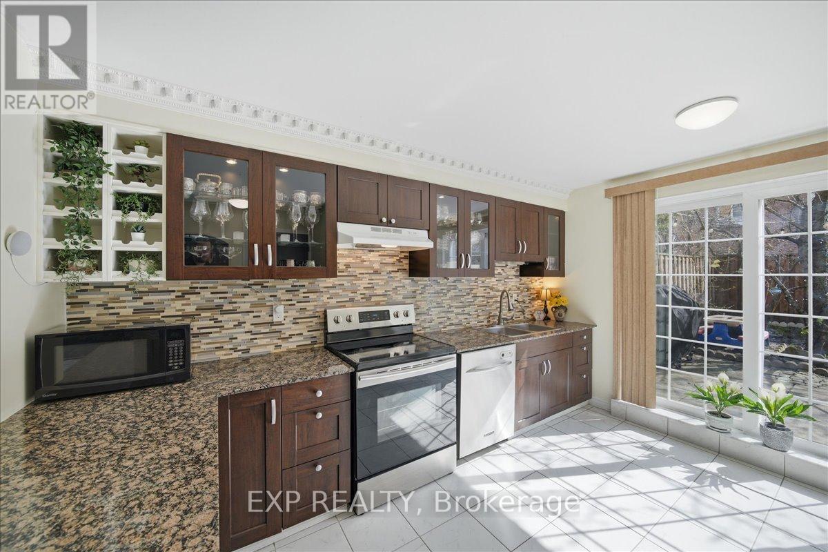 Residential in Mississauga (Applewood) 3