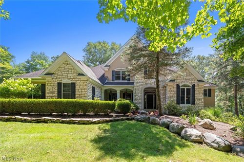 11625 Regent Park Dr, Chardon, OH, 44024-8333 | Card Image