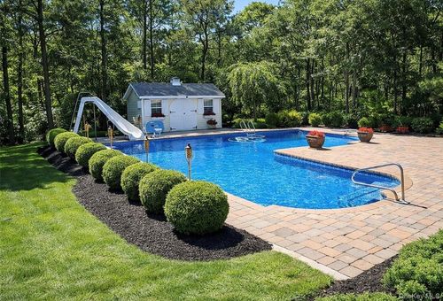 10 Messina Ave, Center Moriches, NY, 11934-1314 | Card Image