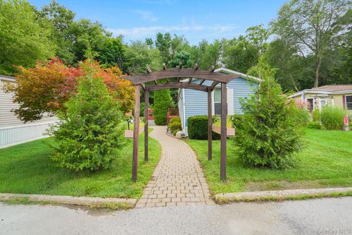 37 Feller Rd, Poughkeepsie, NY, 12603-2916 | Card Image