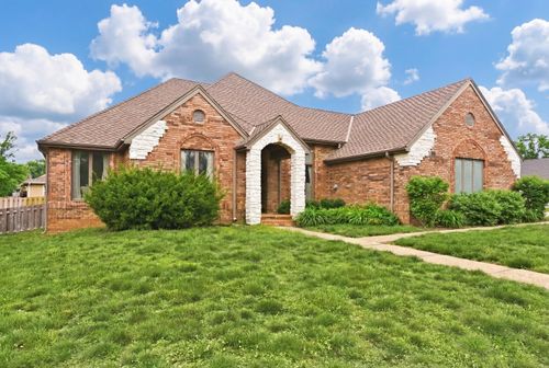 2195 E Richmond St, Springfield, MO, 65804-7579 | Card Image