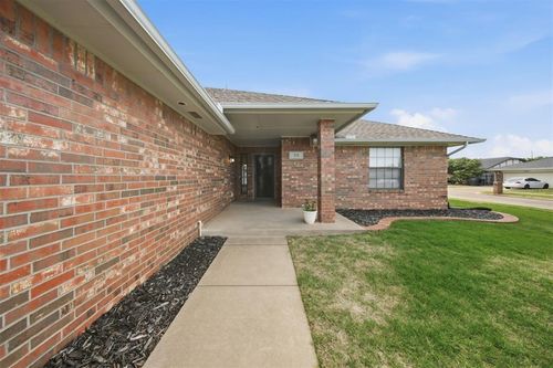 36 Sw 69th St, Oklahoma City, OK, 73139-7402 | Card Image