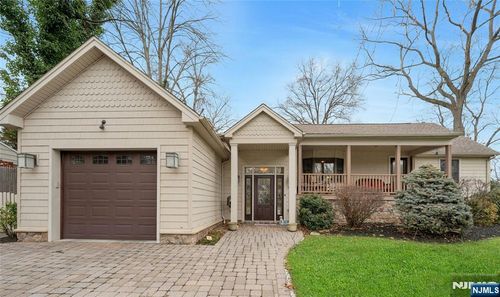 460 Maple Ave, Twp Washingtn, NJ, 07676-5236 | Card Image