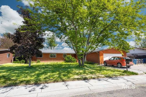 2170 N Fairmeadow Dr, Boise, ID, 83704-7029 | Card Image