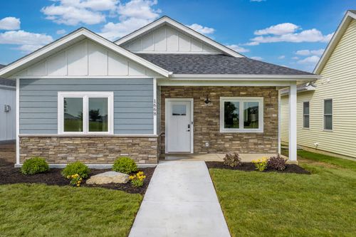 1668 Olde Brandy Ln, Davenport, IA, 52807-3414 | Card Image