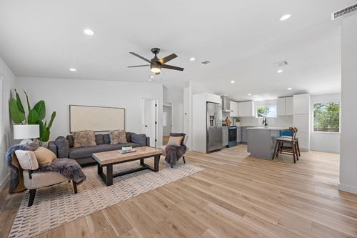 404 E Pecan St, Taylor, TX, 76574-4347 | Card Image