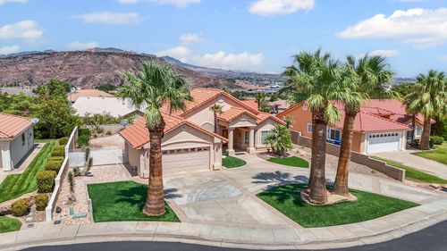 562 W 2080 South Cir, St George, UT, 84770-8782 | Card Image
