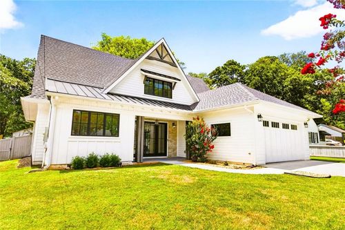 144 Jackson Cir Se, marietta, GA, 30060-8203 | Card Image