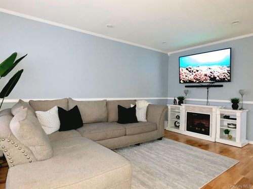 890 Clay St, Baldwin, NY, 11510-4403 | Card Image