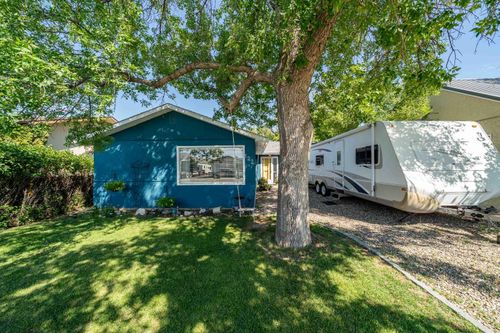 122 2 Street Ne, Redcliff, AB, T0J2P0 | Card Image