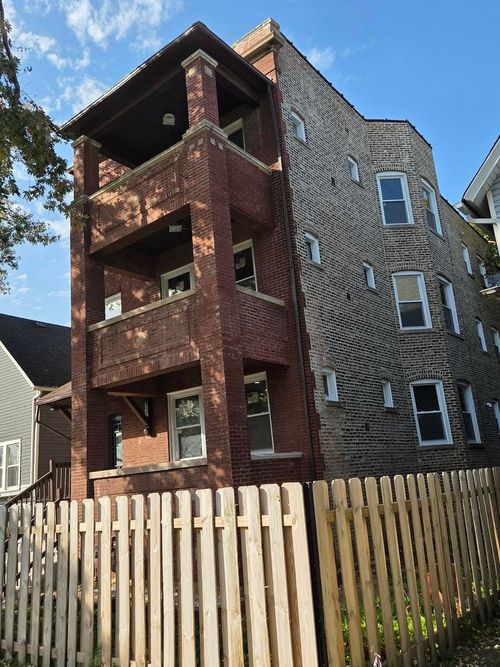 18 E 113th St, CHICAGO, IL, 60628-4916 | Card Image