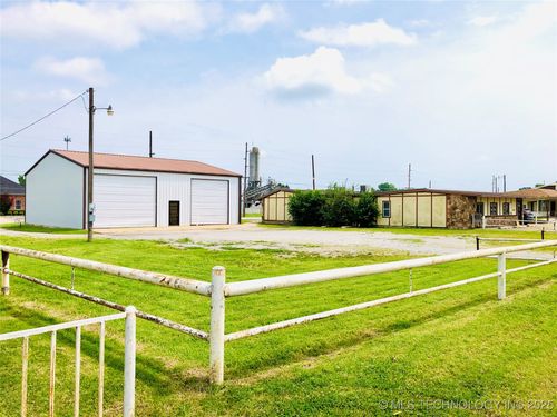 848 E Main St, Cushing, OK, 74023-2743 | Card Image