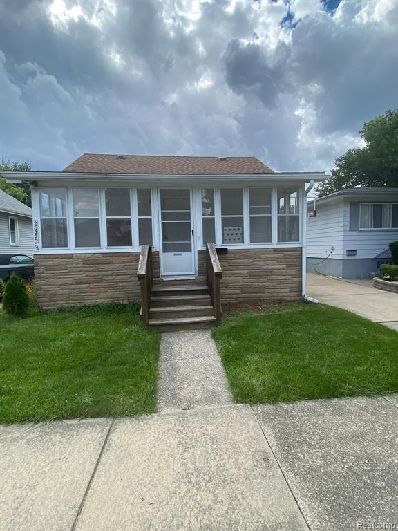 Felician St, Roseville, MI 48066