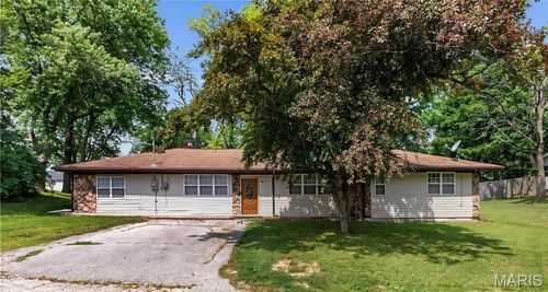 30 Grainey Dr, Glen Carbon, IL, 62034-3217 | Card Image