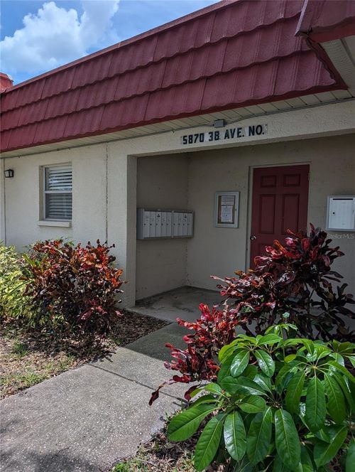 40-5870 38th Ave N, SAINT PETERSBURG, FL, 33710-1950 | Card Image