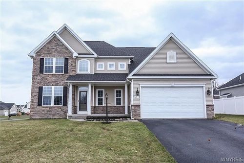 3 Willow Bridge Trl, Penfield, NY, 14526-9803 | Card Image