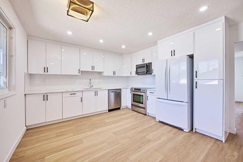 3644 Dover Ridge Dr Se, Calgary, AB, T2B2B4 | Card Image