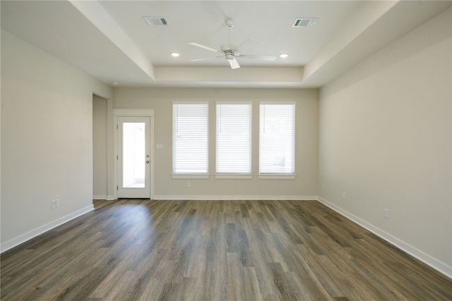 These photos showcase a previously finished Lea home. Please be aware that features, selections, and options may vary. For the most current information, contact your RNL Sales Executive to obtain the latest selections book and floorplan, which outlines the structural options available for this home. | Image 8