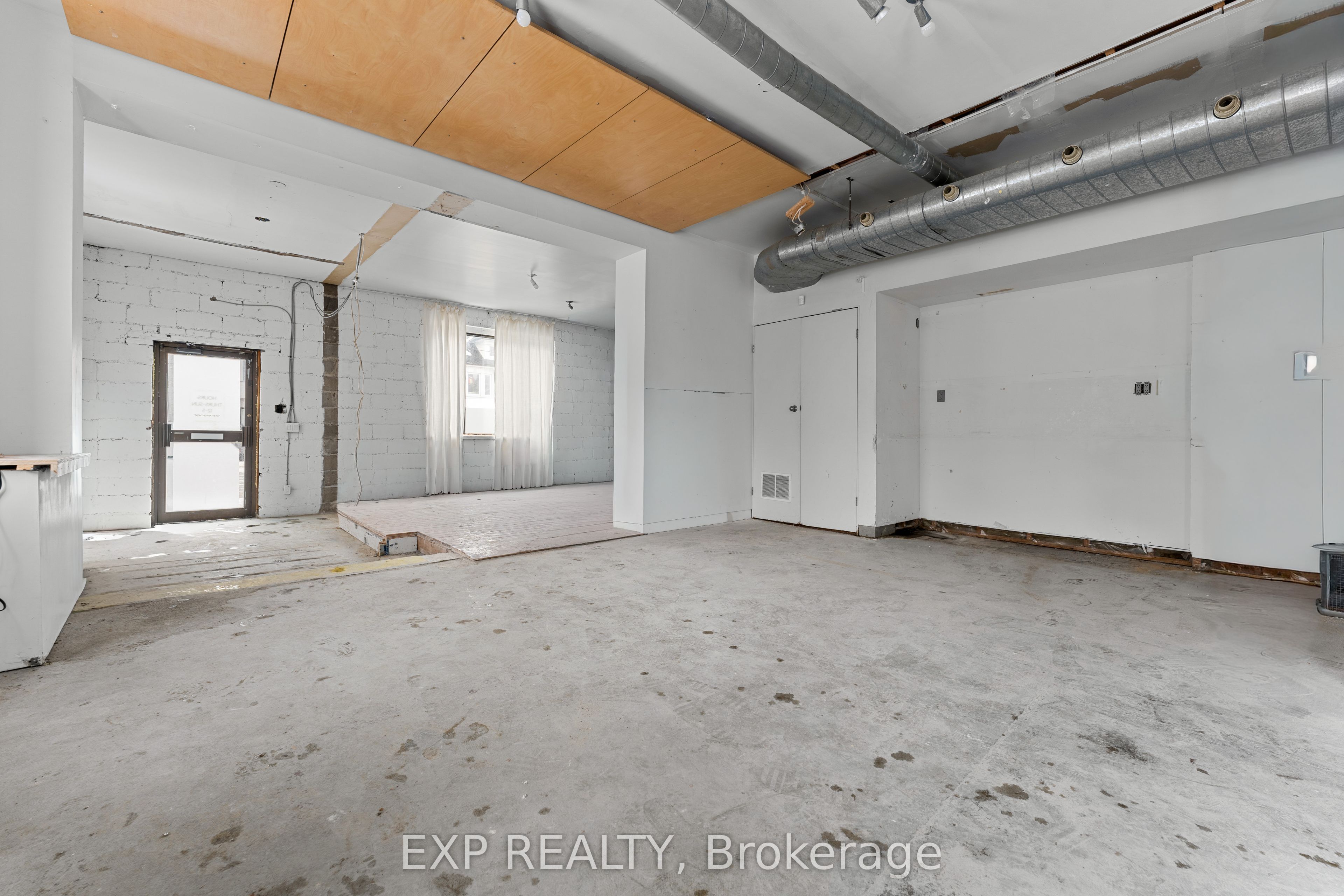 Commercial Lease in Toronto E01 4