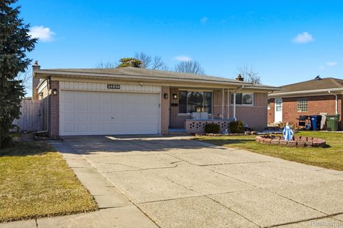 34839 Beaver Dr, Sterling Heights, MI, 48312-4931 | Card Image