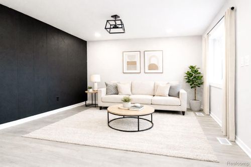 152 W Mansfield Ave, Pontiac, MI, 48340-2658 | Card Image