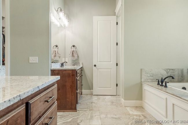 8320 E 80 Th St N, House other with 4 bedrooms, 6 bathrooms and null parking in Owasso OK | Image 26