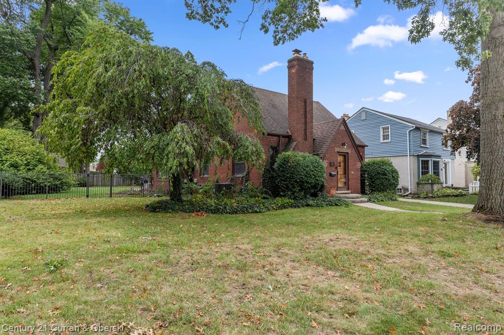 Kingsbury Ave, Dearborn, MI 48128