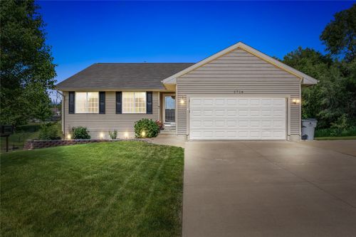 1716 23rd St Sw, Cedar Rapids, IA, 52404-1570 | Card Image