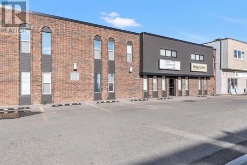 216 40 Ave Ne, Calgary, AB, T2E2M7 | Card Image