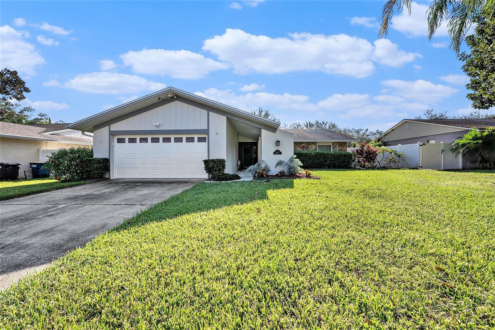 2600 Brandywine Drive, For Sale in CLEARWATER Zoocasa