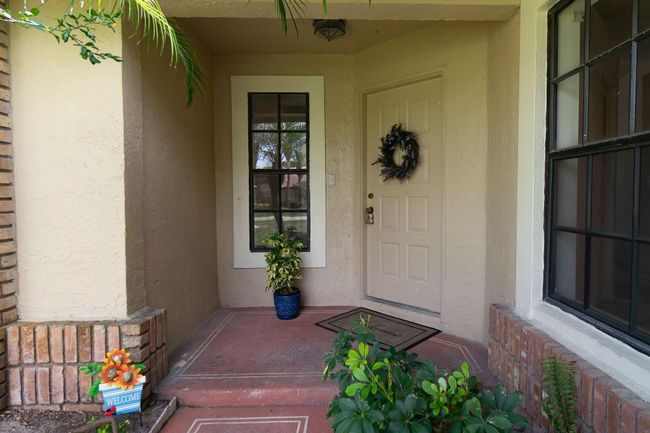 8057 Cassia Dr, Condo with 3 bedrooms, 2 bathrooms and null parking in Boynton Beach FL | Image 4